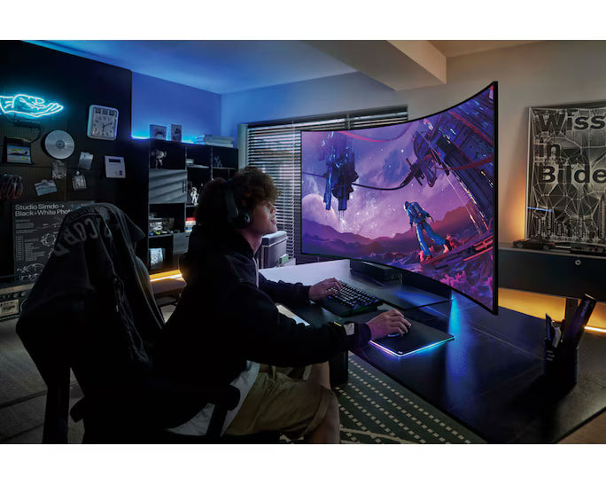 Samsung Odyssey ARK Smart 55" 4K UHD Curved Quantum Matrix Mini-Led, 165Hz 1ms(GTG), HDR 2000, 95% DCI Coverage PRO Colors, FreeSync Premium Pro, w/ Dolby Atmos Speakers & HAS Stand